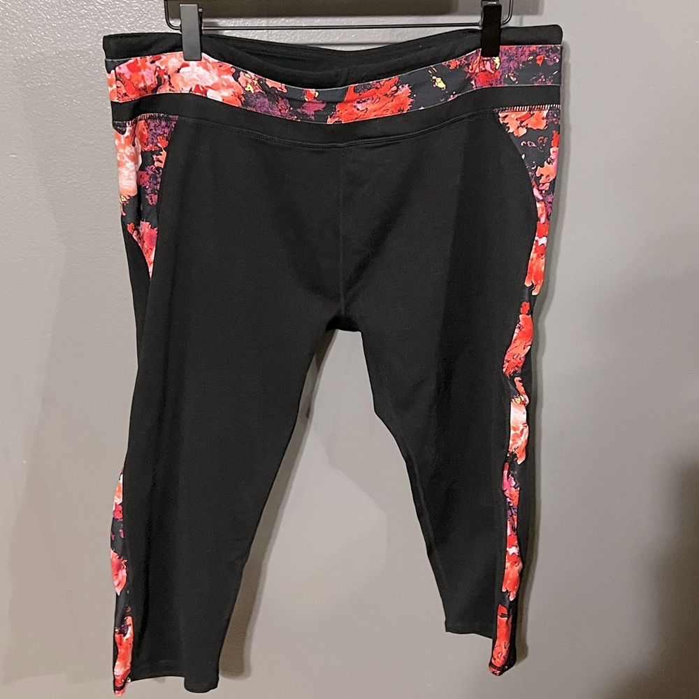 Fabletics Cropped Floral Leggings